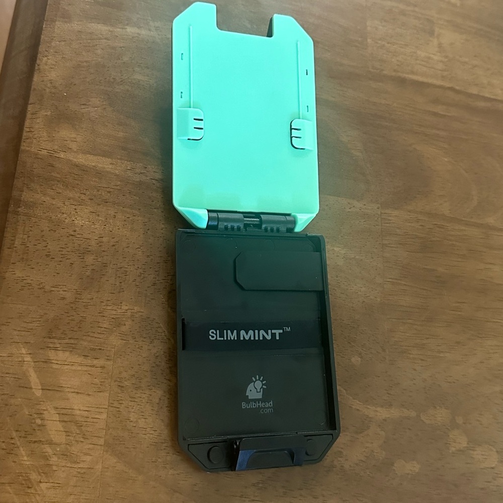 Slim Mint security wallet